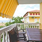 Apartament Yianna Néa Meságkala