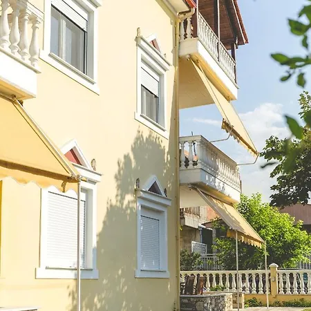 Yianna Apartment