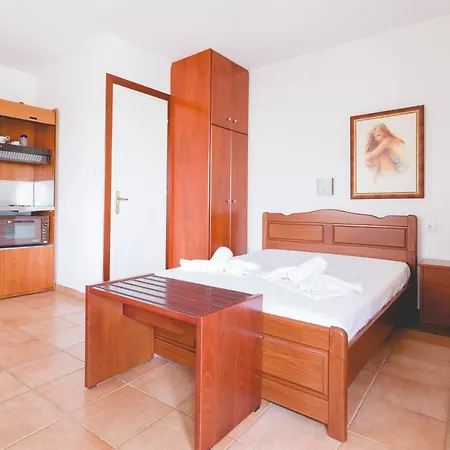 Apartment Yianna Nea Mesagkala