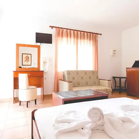 Yianna Apartment *